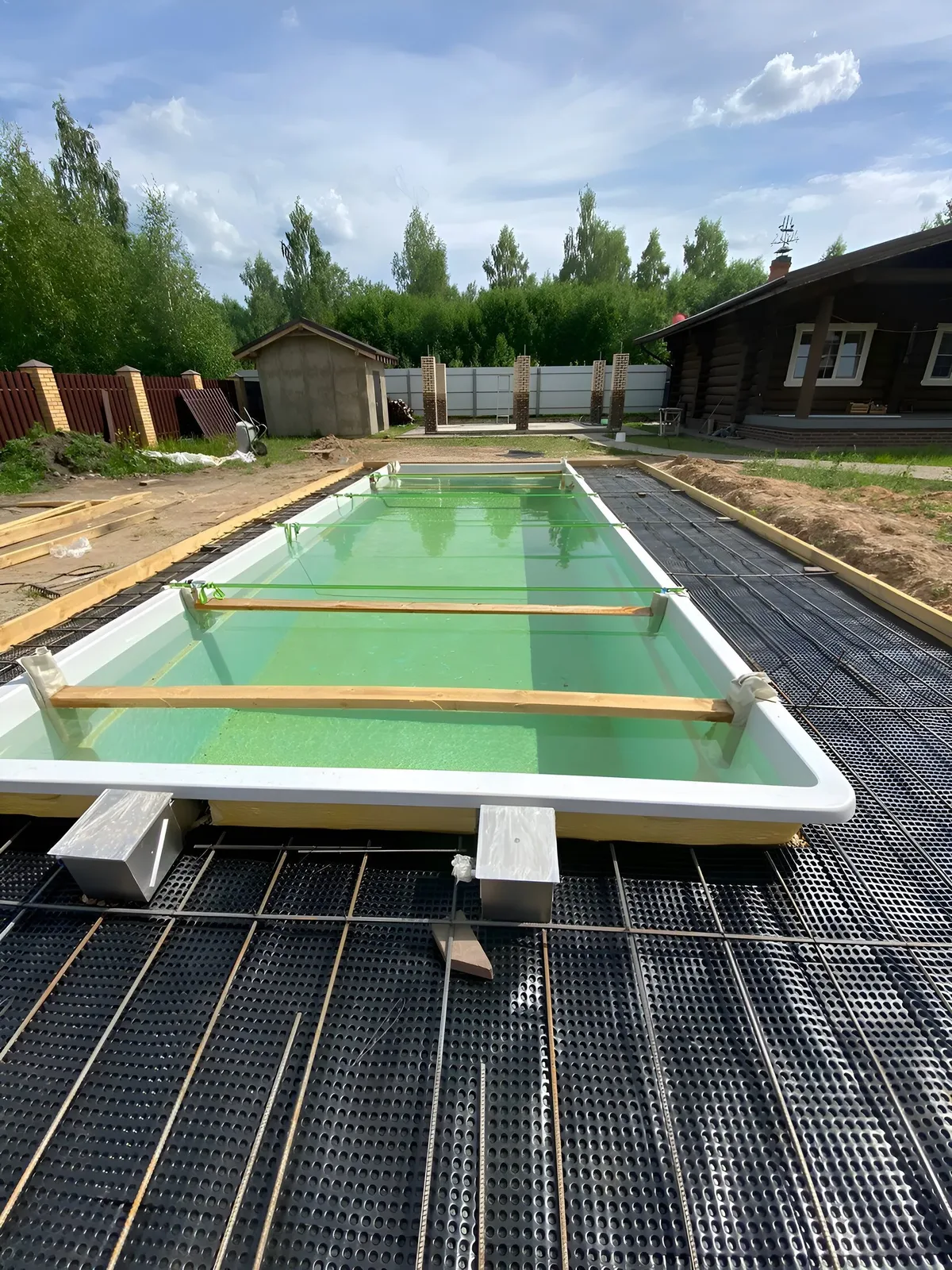 Laguna 9 — вечернее освещение в Киришах